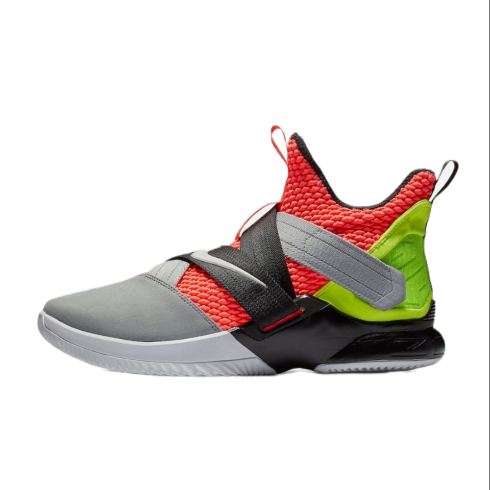 NIB Nike LeBron Soldier 12 SFG Hot Lava Sz. 7Y